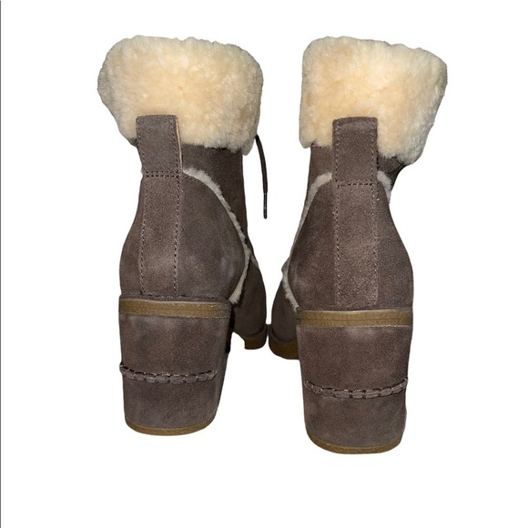 UGG Australia Esterly Heeled Lace up Suede boots. Size 9.5 EUC - Picture 11 of 14